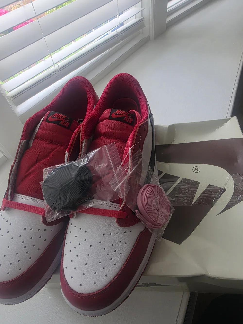 Travis Scoot x Nike Low-Top Sneakers in Red, White & Black - Picture 3 of 7
